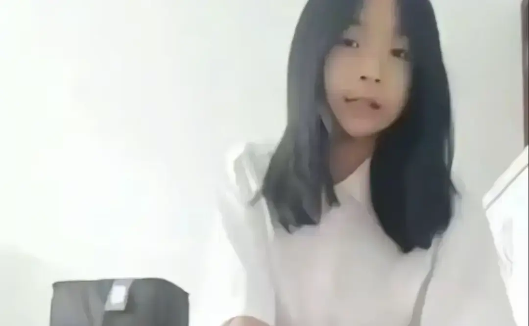 《张婉莹女孩写作业事件》1080P高清无删减，免费在线观看！张婉莹写作业事件引发家长圈热议！