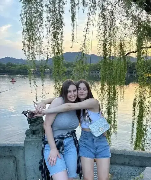 啄木鸟系列剧情片《艾玛马克斯的屈服》蓝光高清免费在线看 - 《艾玛马克斯的屈服》无删减国语中字全片 - 星辰影院