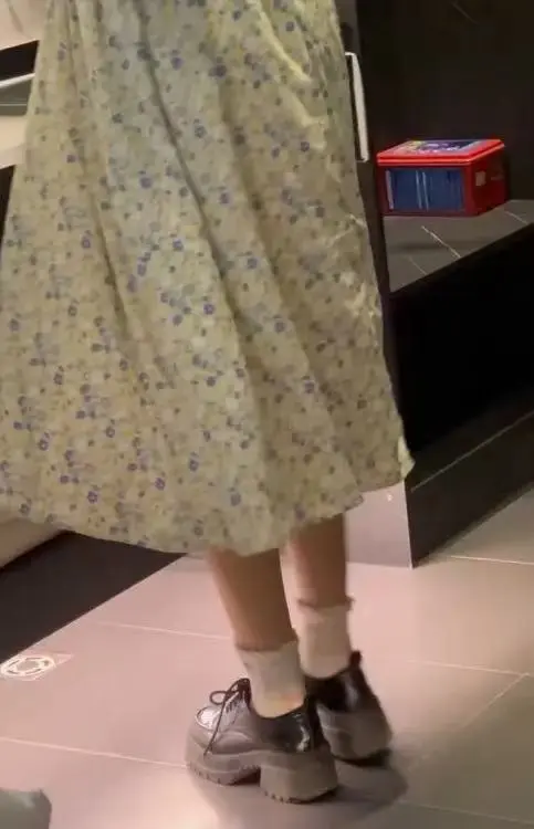 《元歌碎花裙合集》展现清新碎花裙魅力，甜系vlog尽显日系少女风，元歌镜头记录美好，132GB资源持续更新！